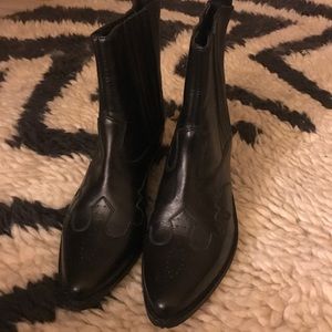 Pointed toe western style boots